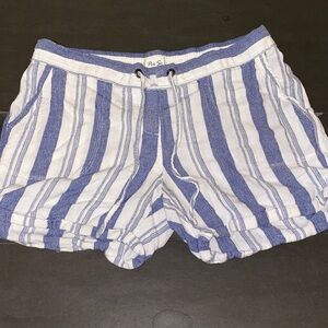 Per Se Large Striped Casual Linen Shorts in Blue and White